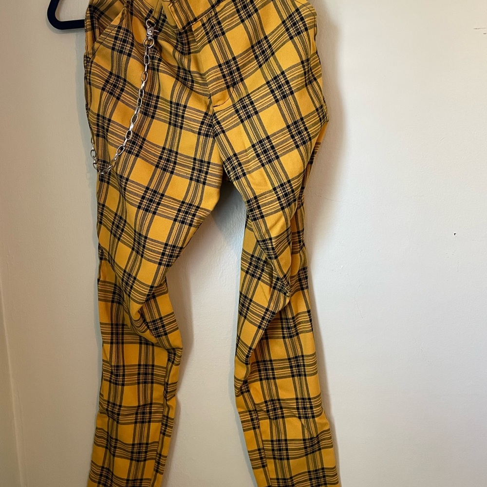 Hot Topic yellow/black plaid pants with chain